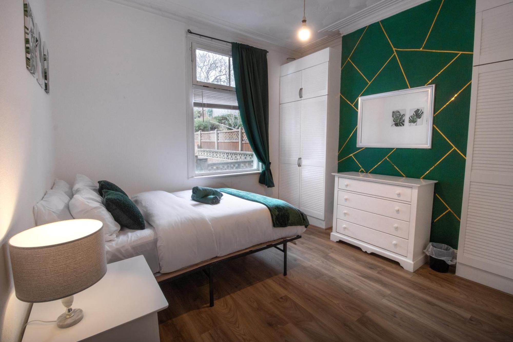 2bd Garden Flat - Parking - O2,excel,cityairport