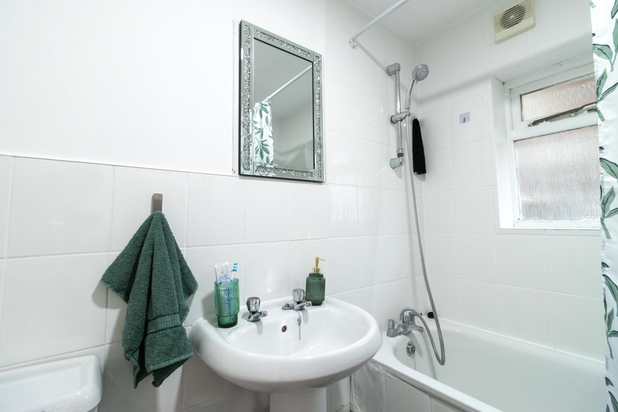 2bd Garden Flat - Parking - O2,excel,cityairport Apartment London