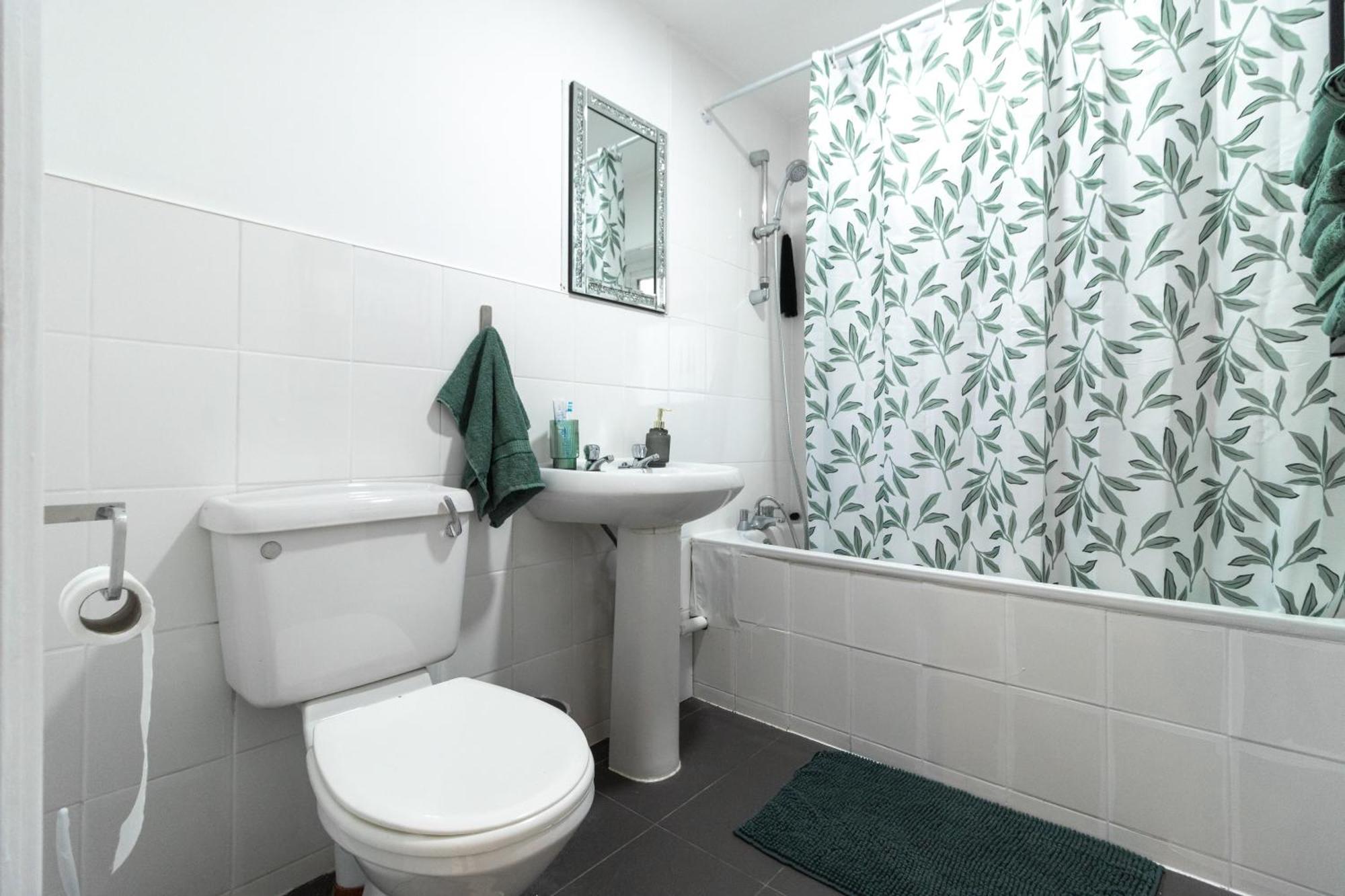 2bd Garden Flat - Parking - O2,excel,cityairport London