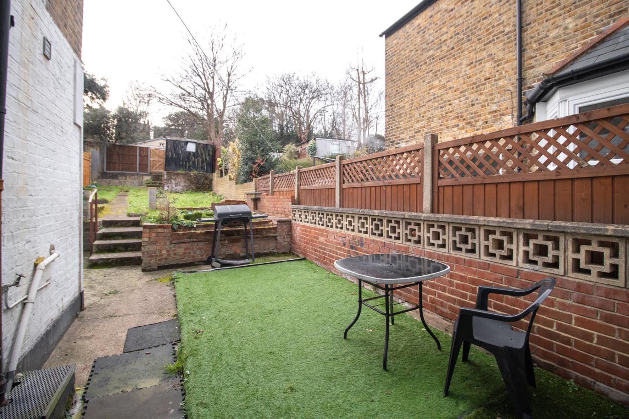 2bd Garden Flat - Parking - O2,excel,cityairport Apartment