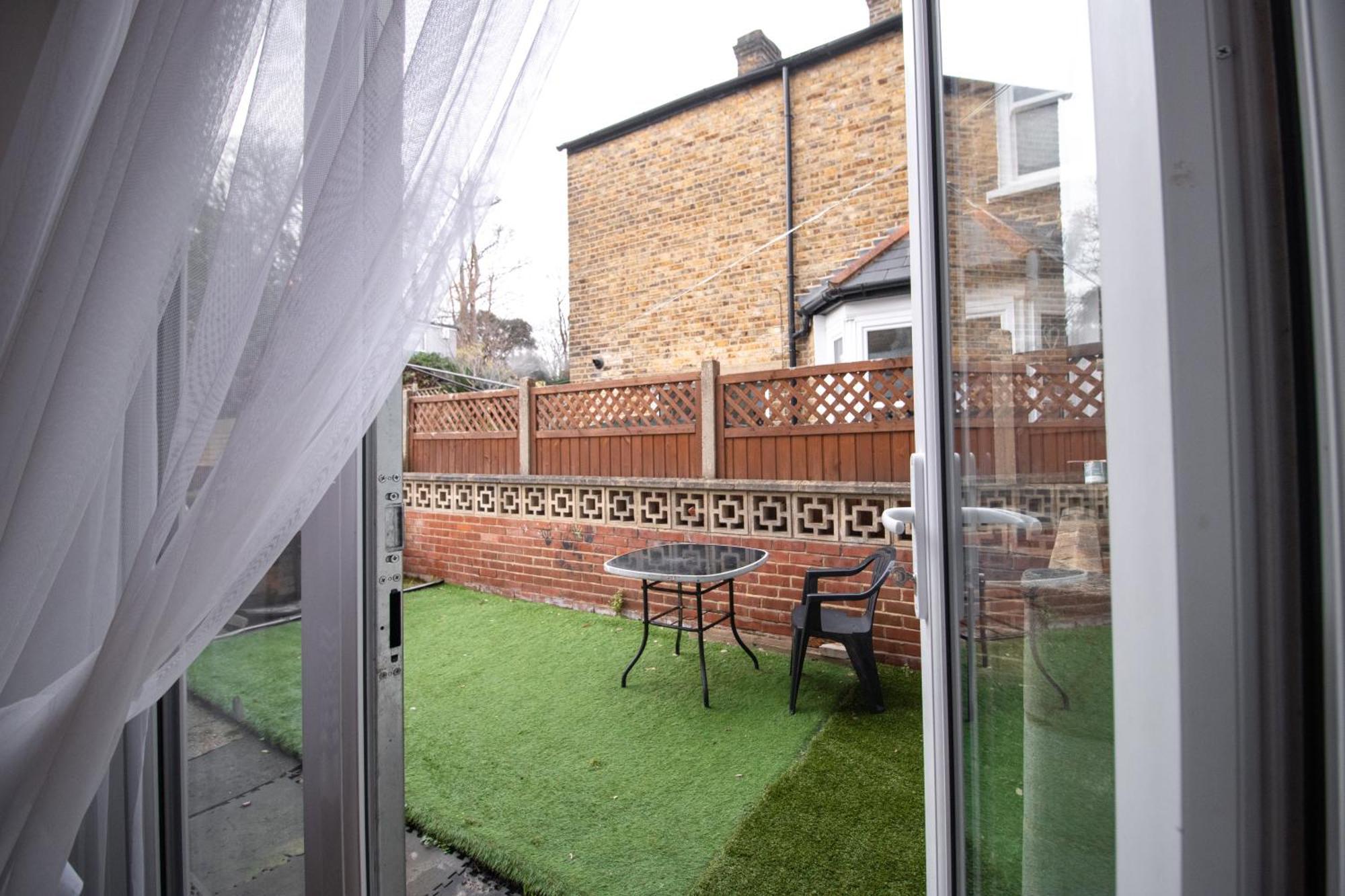 2bd Garden Flat - Parking - O2,excel,cityairport