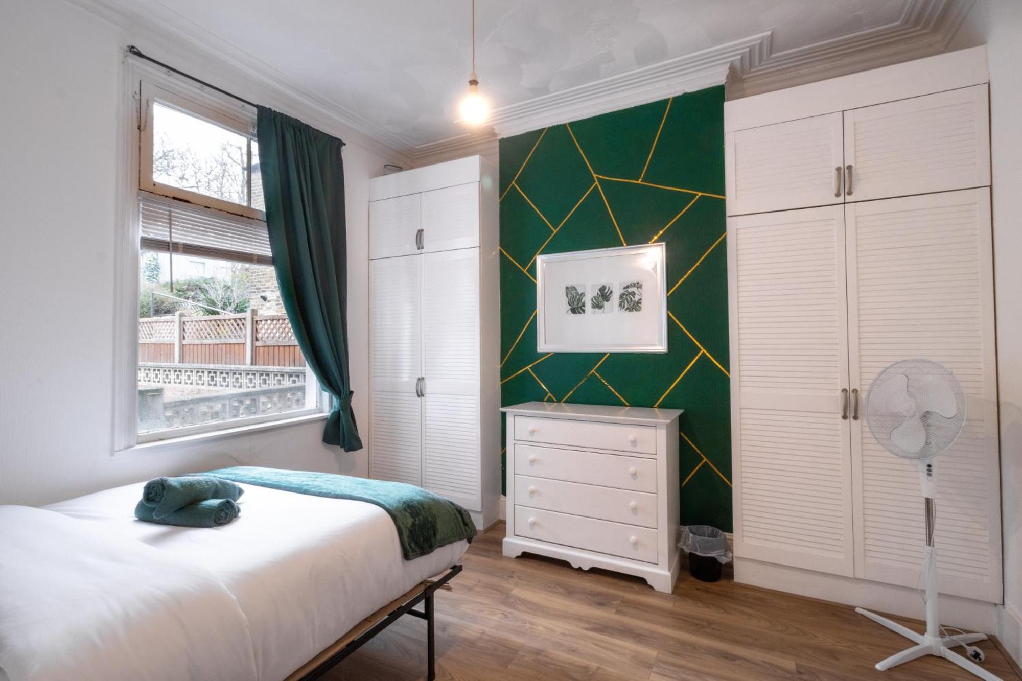 2bd Garden Flat - Parking - O2,excel,cityairport Apartment