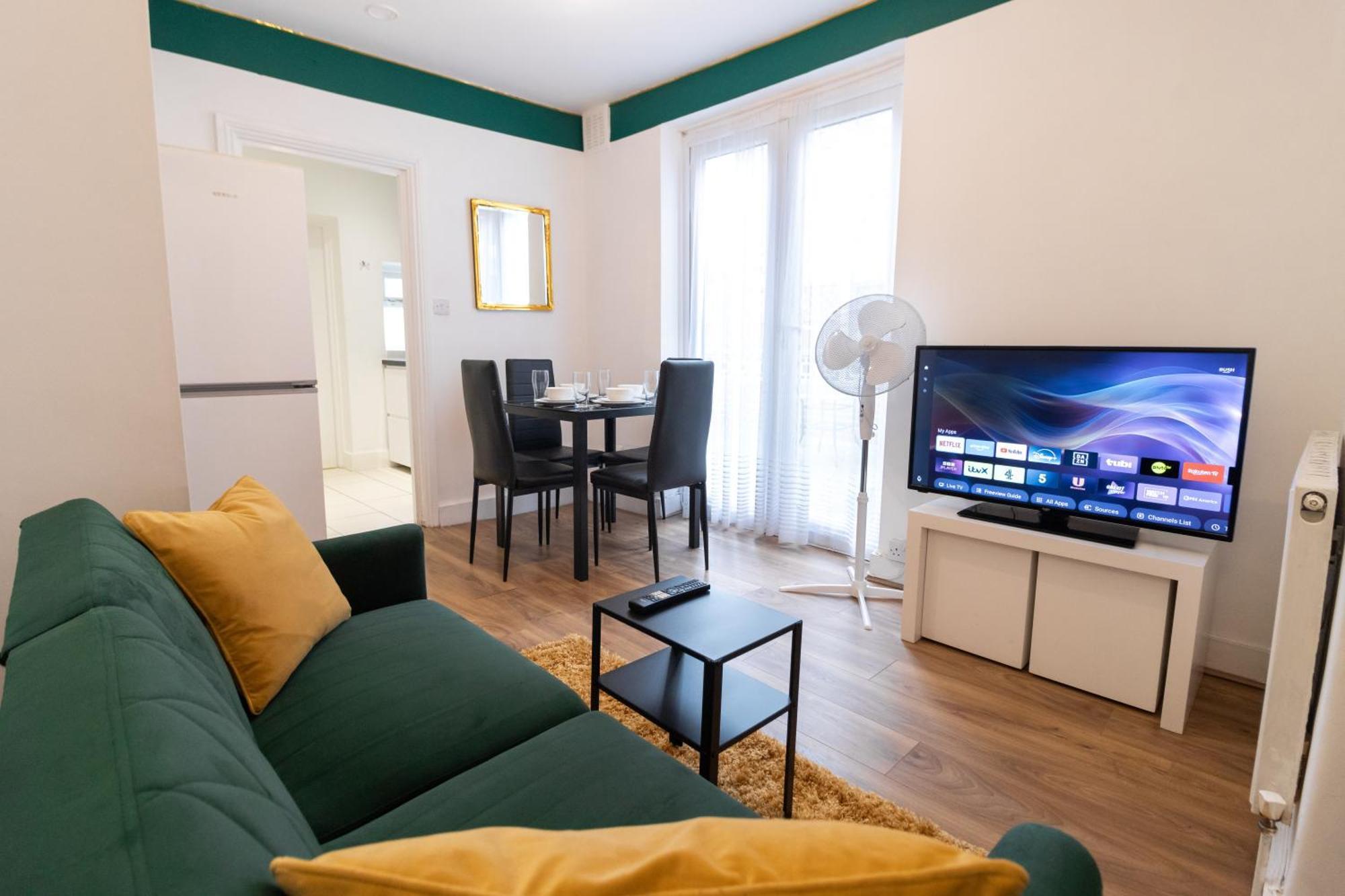 2bd Garden Flat - Parking - O2,excel,cityairport Apartment *