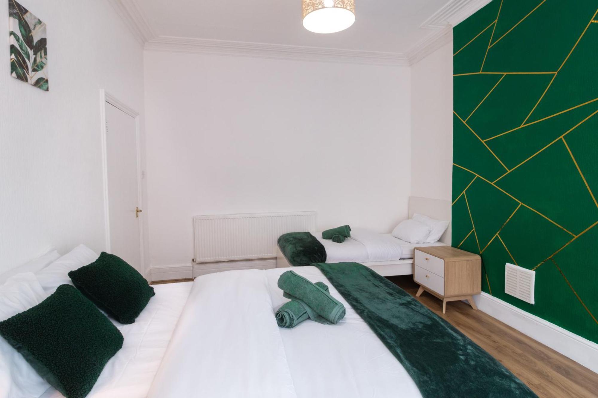 2bd Garden Flat - Parking - O2,excel,cityairport Apartment